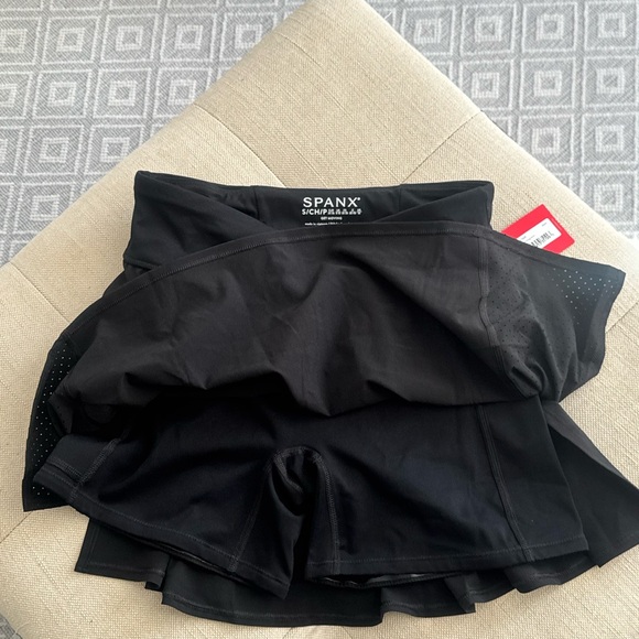 SPANX Get Moving Skort - Picture 3 of 7